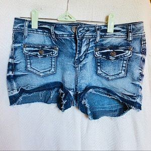 Wallflower, size 9, medium/dark wash denim shorts